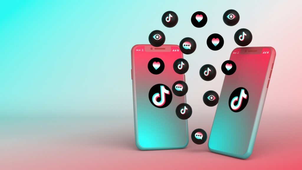 ecrans de smarthpone avec le logo tiktok